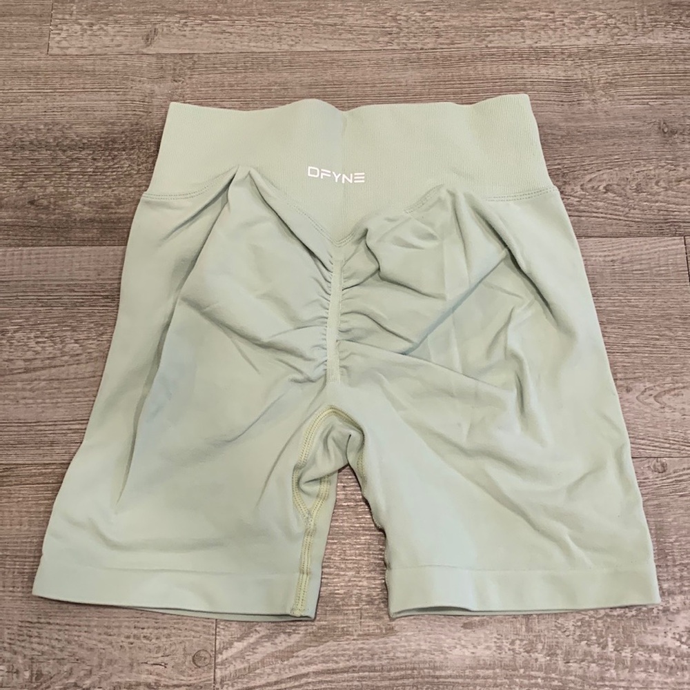 DFYNE Dynamic Shorts - Picture 3 of 3